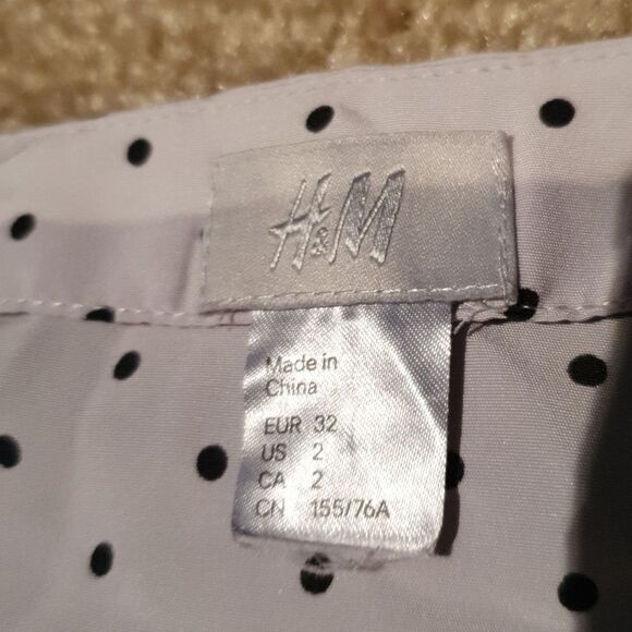 H&M Ladies Polka Dot Puff Sleeve Top sz 2 - Picture 2 of 5